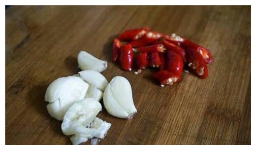 这菜3元能买一大个，能吃好几顿，酸酸辣辣，5分钟搞定！