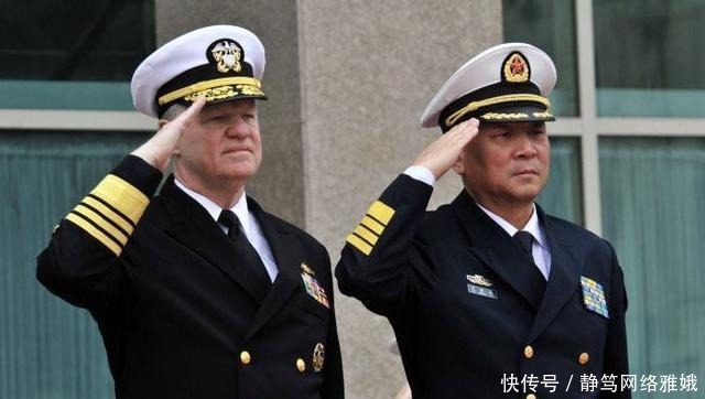 中国这款海军军服，为何军衔标志不在肩上?原来确实不一样!