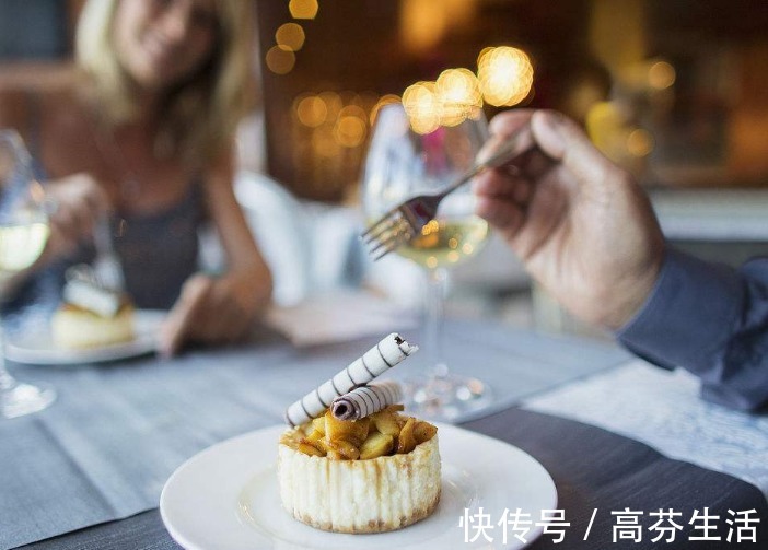 高血糖|想阻挡糖尿病并发症,5种食物最好一口不碰,或许血糖能降下来