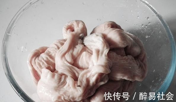 洗猪大肠,放“2样料”,不用食盐,清洗得更省力,干净无腥臭味