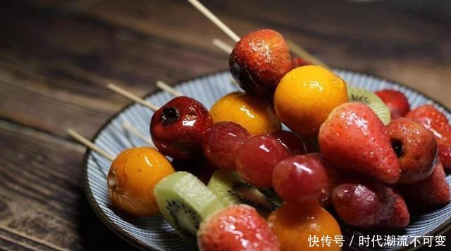 教你在家制作一道冰糖葫芦,吃起来酸酸甜甜,有小时候的味道