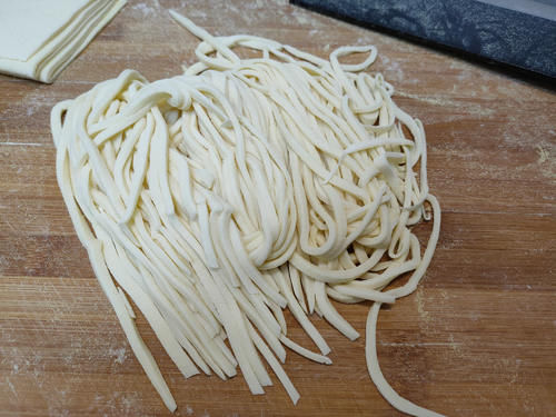  手擀面一煮就断还不劲道？记住这4点，面条劲道爽滑，不断不粘连