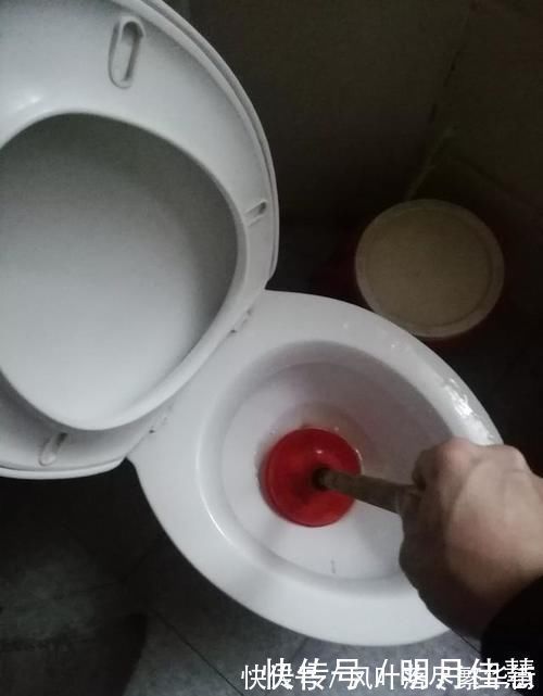 法兰|虹吸式坐便新装不到一年，下水已经很慢了，该怎么解决？