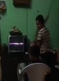 |搞笑GIF:带女朋友去动物园 我感觉好像被骗了