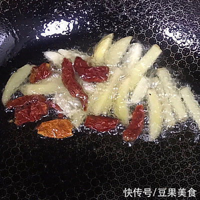 爆炒肥肠|小炒｜爆炒肥肠｜楼下小饭馆的味道