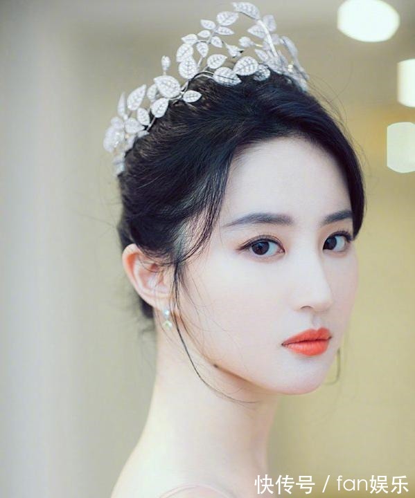 唇部|女生出门前涂口红时,这3个“动作”等于慢性毁容,小心越变越丑!