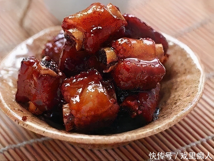 女性到了中年,推荐常吃三种美食,补充营养,滋润身体