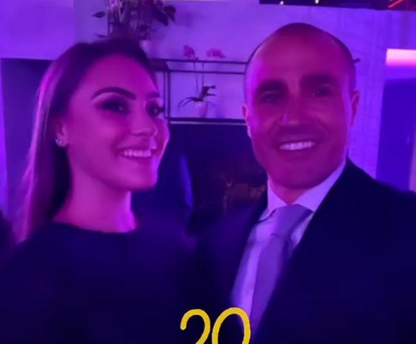 女儿|卡纳瓦罗给女儿庆20岁生日!身材不输瓦妮莎,俩人坐一起似兄妹