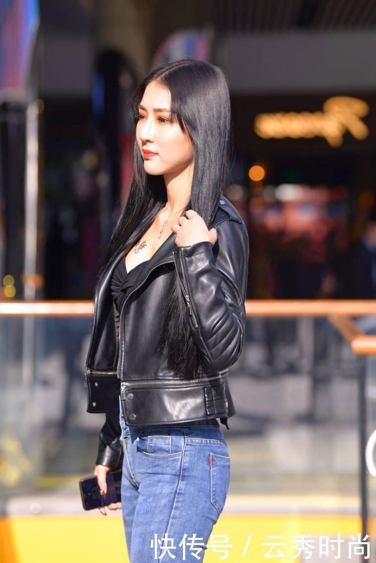 这样的时尚小姐姐,内搭一件V领上衣,让自己成为最美的景色