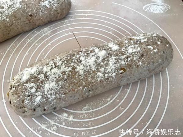 坚果|这才是真正的黑面包，超多的杂粮坚果，无黄油不揉膜，又香又顶饿