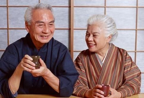 老人|想要远离“老人臭”?50岁之后,做好6件事,儿媳妇不再埋怨!