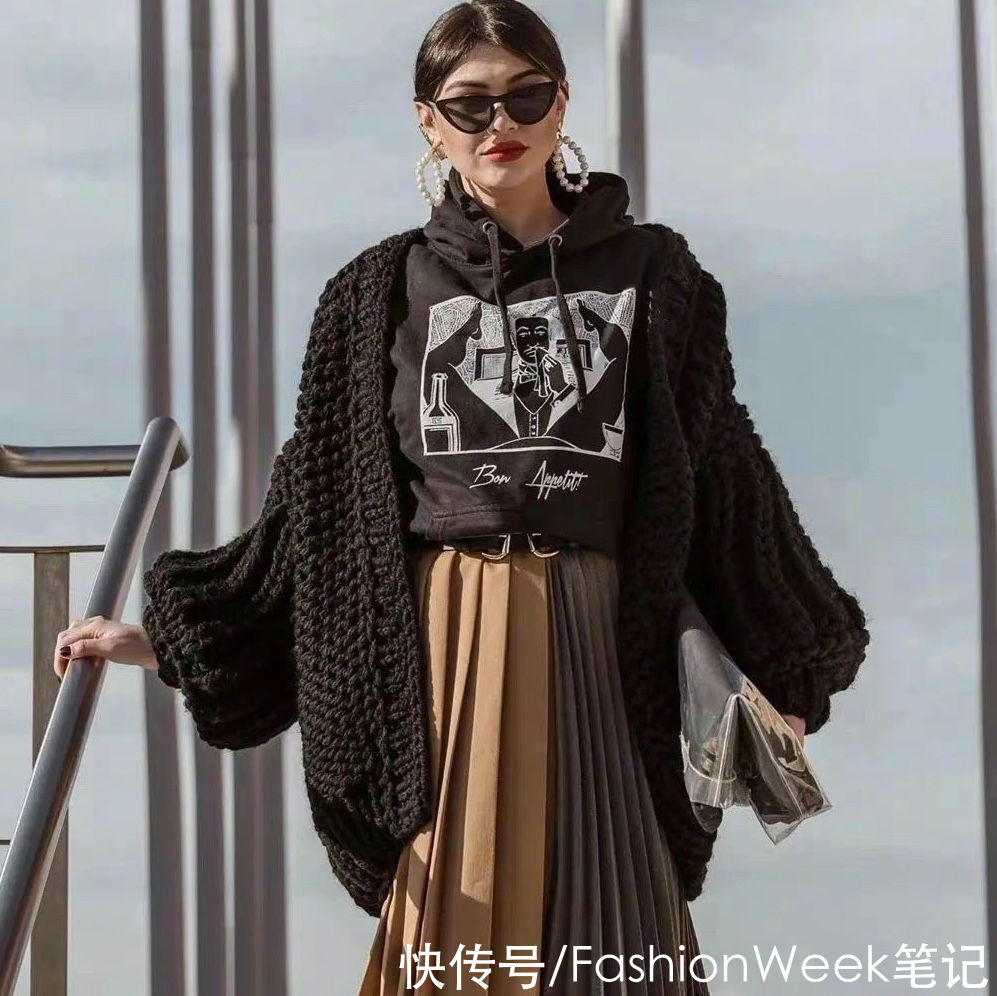 卫衣|秋季愁搭配?卫衣+裙子,时髦精的甜酷女孩搭配最in了