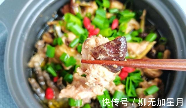 鲜香味美滑嫩可口的香菇蒸鸡，步骤简单，美味特别下饭！