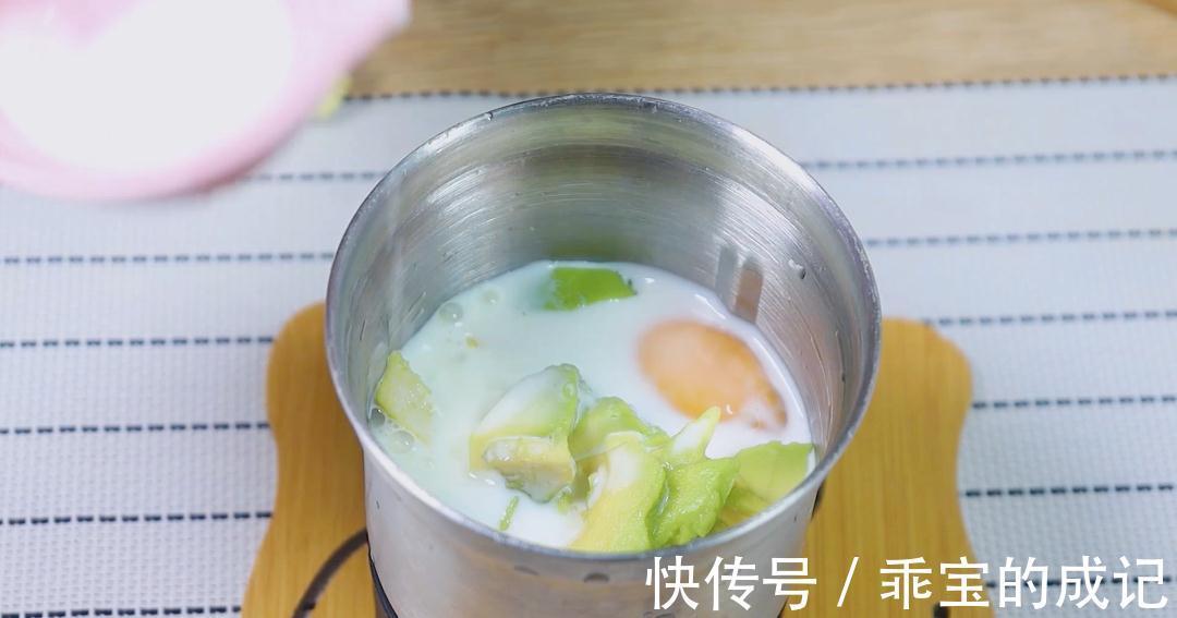 宝宝多吃山药好处多，不加一滴水，补钙又健脾，娃连吃3个还想吃