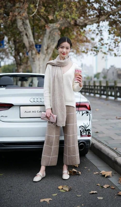 火了一款裤子叫“毛线裤”，柔软舒适，配大衣羽绒服都好看