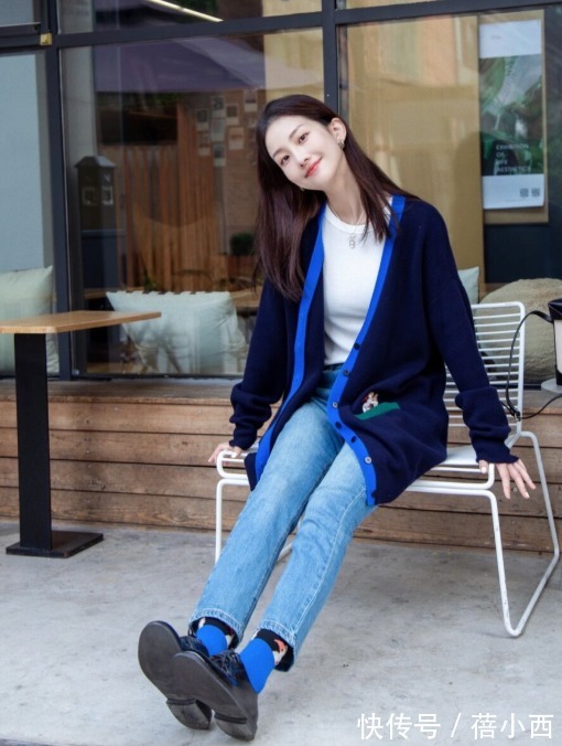 牛仔裤|换季当然要穿“针织衫+牛仔裤”!时髦耐看还百搭,直接照搬也美