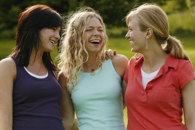 表现|女人衰老的8个表现，如果你都有，别不承认，你已经老了