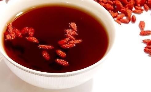 肝脏|枸杞有2个“好搭档”,将它们泡在一起坚持喝,给肝脏“洗个澡”