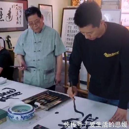 夏雨!夏雨书法写龙字,专业书法家只给打60分,网友却给他打98分