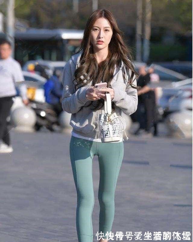 秋冬 穿上华丽优雅女神范的瑜伽裤装扮,简约不失雅致,楚楚动人!