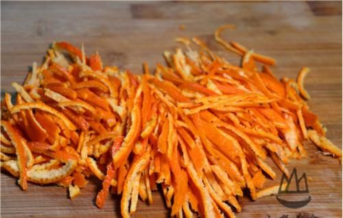 橘子皮加生姜，解決了很多人的煩惱，省錢又實用，作用太厲害了！