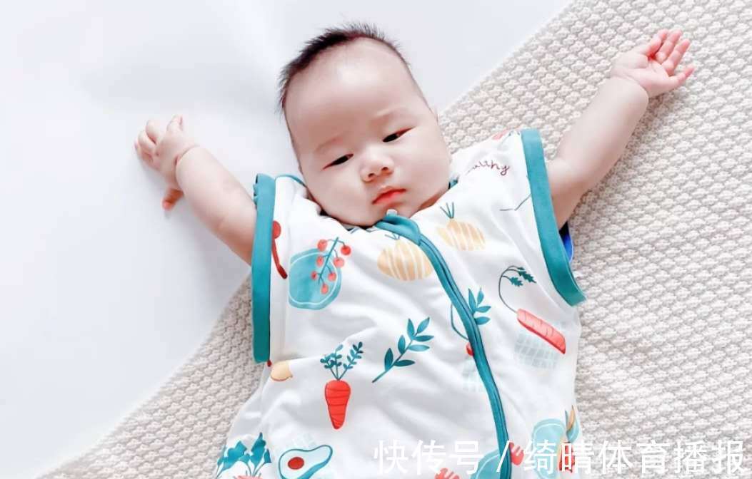 反常|大脑发育好的宝宝,睡觉时常有“反常举动”,只占一个就足够