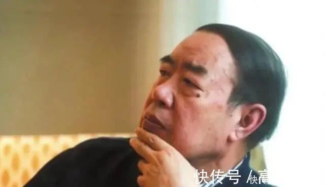 贾浅浅#贾平凹书法作品卖出4万元,女儿写了一篇论文,网友:可气可笑!