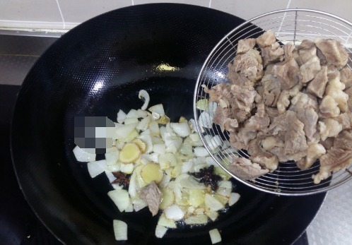  简单|炖牛肉，去腥我用这俩料，没腥气只剩香，超简单