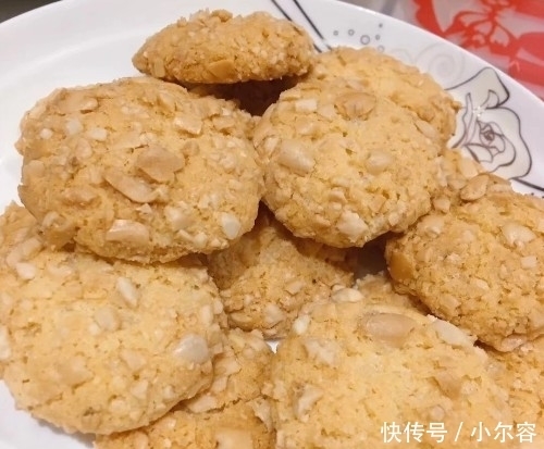 上桌|一把花生,一碗面粉,做家人爱吃的小零食,酥脆香甜,上桌吃光