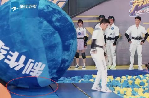 于洋|黄旭熙轻轻一推暴露了游戏BUG，这样的挑战真的有难度吗？