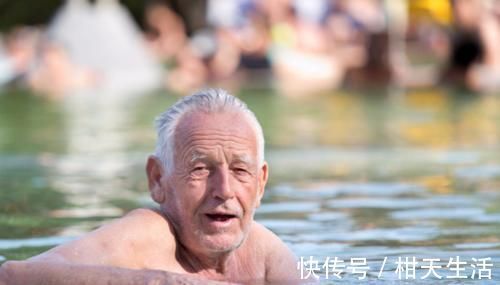 气味|为何人到老年,会有“老年臭”?若是常做4件事,老了也没味!