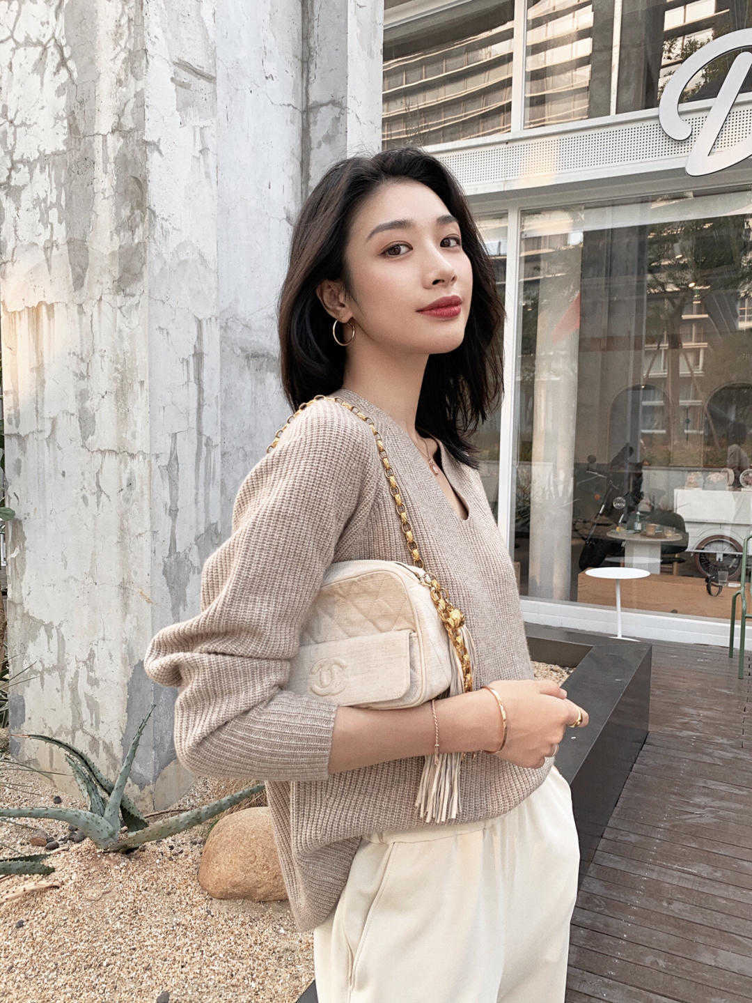 夏季|夏季阔腿裤要这样穿,搭配上白色衬衫,广告显得清爽,显瘦又舒适