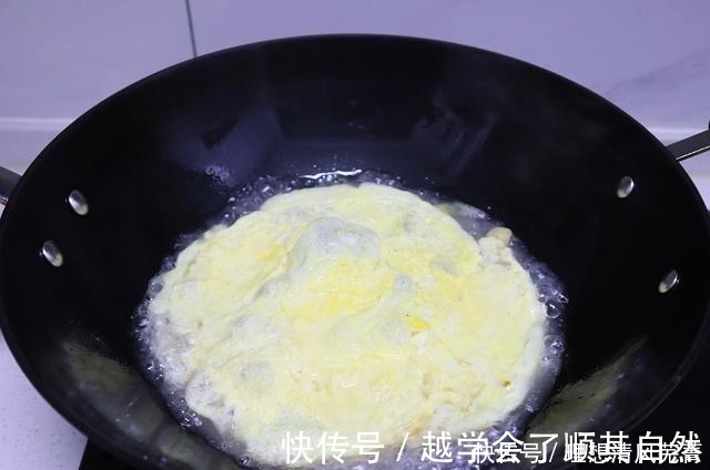 蟹味菇|天冷后，我家就爱吃这菜，热气腾腾端上桌，吃完全身暖和和的