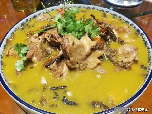 炖鸡汤|小鸡炖蘑菇，到底要不要焯水？这一步做错，鸡肉口感差，不好吃