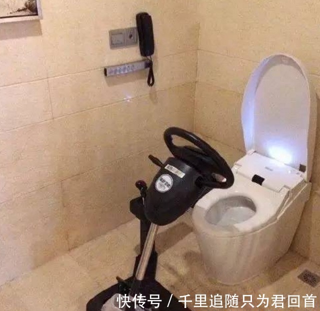 请问|请问学姐，大一开学女朋友自己带还是学校统一发放啊
