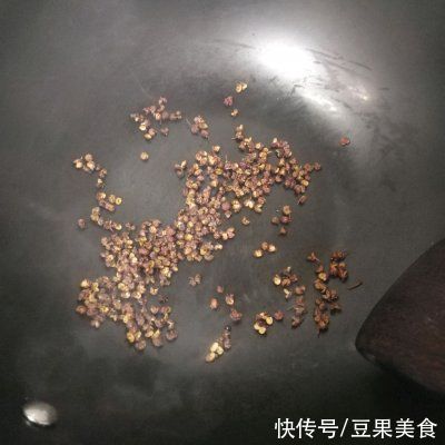 好吃到模糊的放凉了还卡卡脆的小酥肉，怎么都吃不够