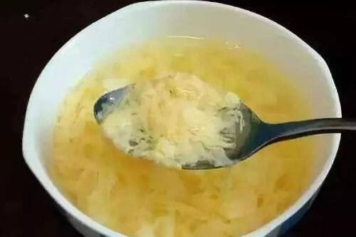 开水冲鸡蛋有什么好处，能够滋阴润燥化痰止咳促进身体发育