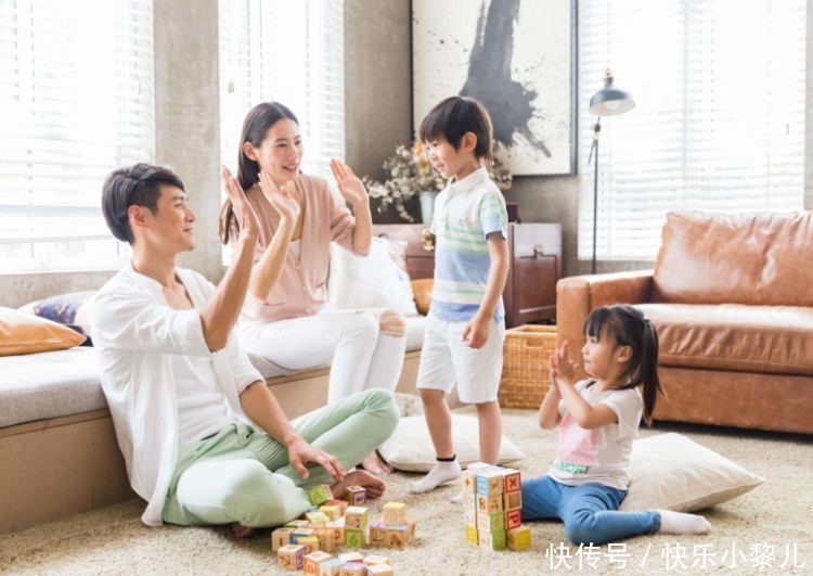 孩子|儿子一上学就喊肚子疼,父母责怪孩子骗人,知道真相后父母很自责