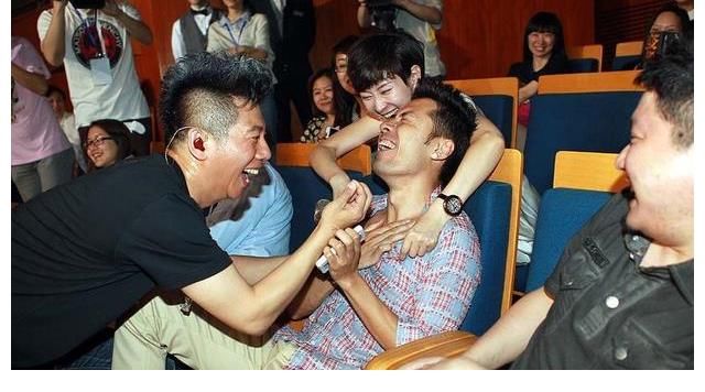 黄征|他的《奔跑》在《披荆斩棘》引发大合唱，但他却总排名倒数第三