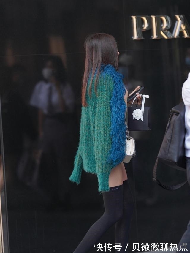 小个子 穿“无痕”瑜伽裤的美女,不装嫩不显老,简约时尚!