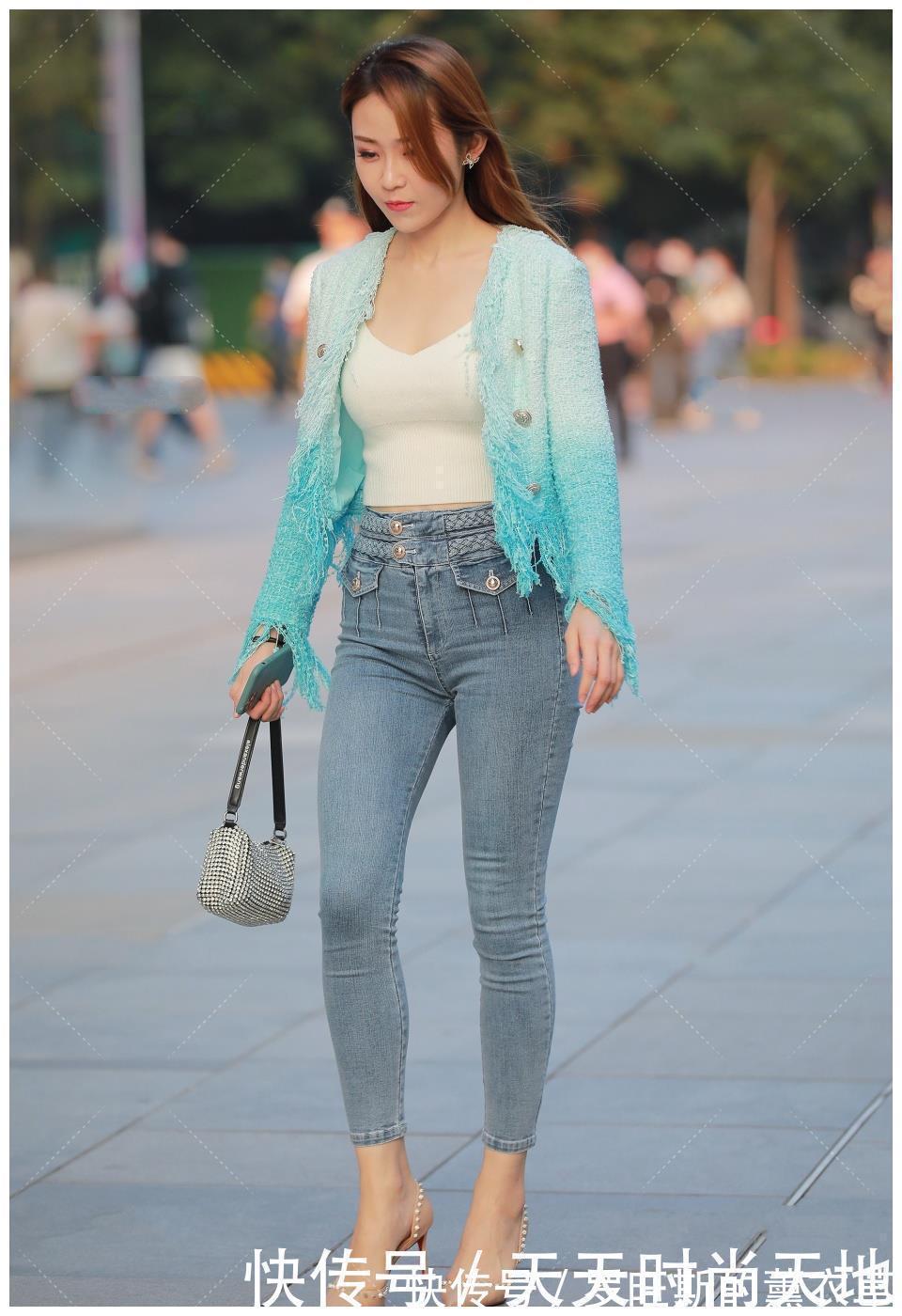 穿衣|美女穿搭:湖蓝色外套的经典穿衣典范, 变“靓女神”
