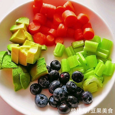 #一学就会快手菜#牛肉蔬菜水果沙拉