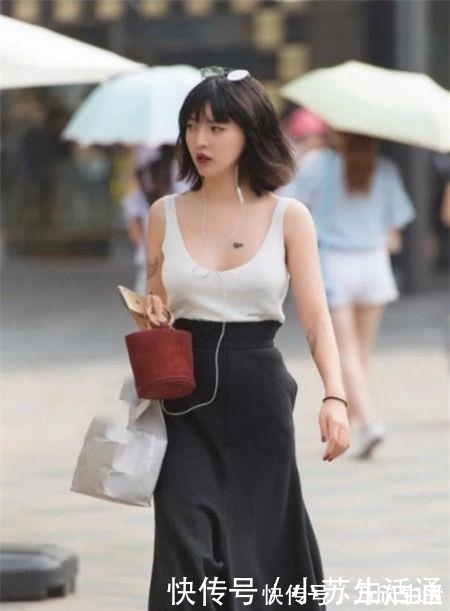 美女|肤白貌美的美女街拍:精心搭配的美女,尽显女神的甜美感