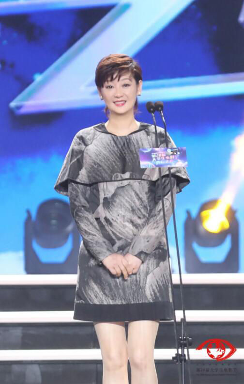 青春|大影節燃情“青春之夜” 徐帆劉浩存淚灑舞臺