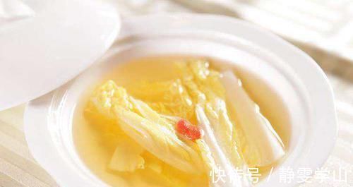 都是炒白菜，为何饭店的好吃又美观？厨师长：关键不能少了这一步