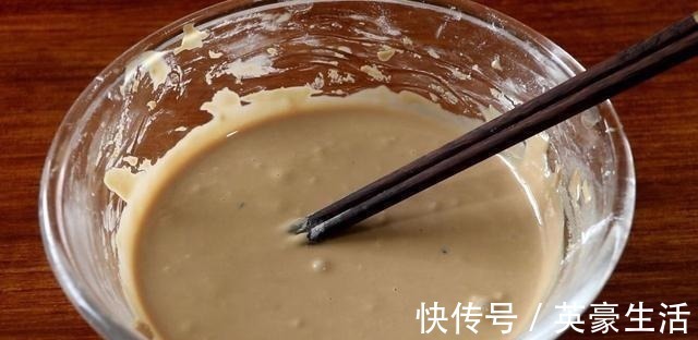 糯米粉|1个鸡蛋,一点糯米粉,这样做出来的年糕吃着过瘾,一口一个