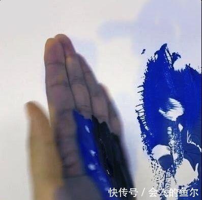 时分!小伙画赵丽颖,没想到打翻颜料,将错就错一个巴掌甩上去,真惊艳!