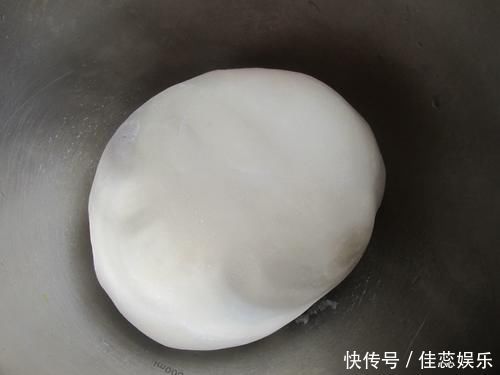 面皮|秋后就爱吃这面食,比饺子简单,比包子好吃,出锅连吃2个,过瘾