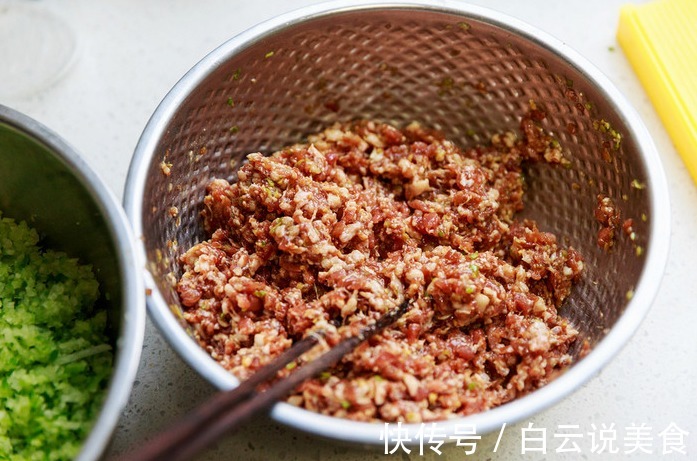 调饺子馅时，顺序不对馅料难吃！教您正确做法，饺子鲜香味美！
