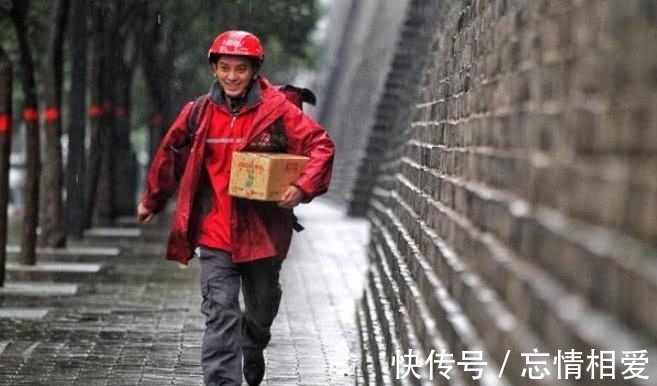 京东|在京东送十年快递, 刘强东会给你什么待遇? 看看001号快递员